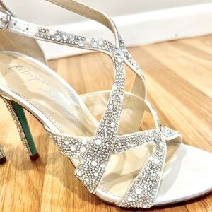 * BRIDAL * Betsey Johnson Blue Miles Heels Ivory Sz 6.5